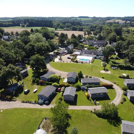 Le Domaine Du Scorff - Hebergements Insolites Chalets 4 A 6 Personnes Et Roulottes Kernascléden Buitenkant foto