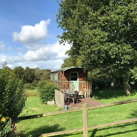Le Domaine Du Scorff - Hebergements Insolites Chalets 4 A 6 Personnes Et Roulottes Kernascléden Buitenkant foto