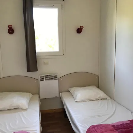Le Domaine Du Scorff - Hebergements Insolites Chalets 4 A 6 Personnes Et Roulottes Kernascléden Buitenkant foto