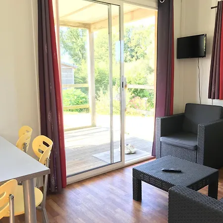 Le Domaine Du Scorff - Hebergements Insolites Chalets 4 A 6 Personnes Et Roulottes Kernascléden Buitenkant foto