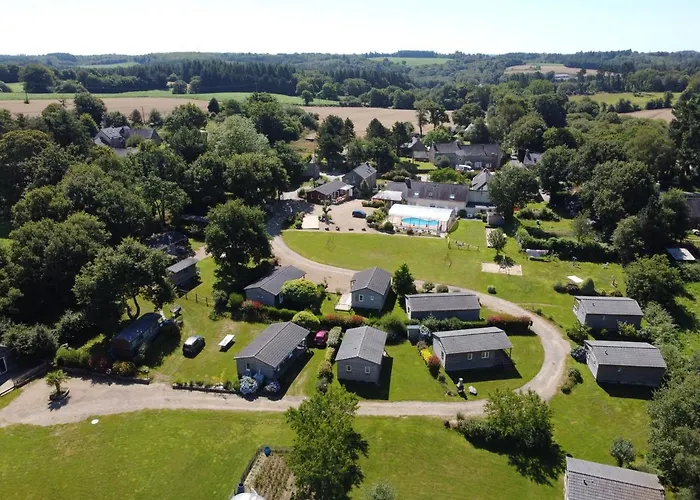 Le Domaine Du Scorff - Hebergements Insolites Chalets 4 A 6 Personnes Et Roulottes