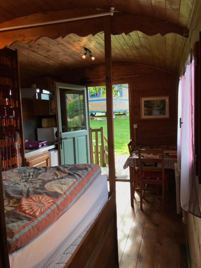 Camping Le Domaine Du Scorff - Hebergements Insolites 4 A 6 Personnes Et Roulottes *
